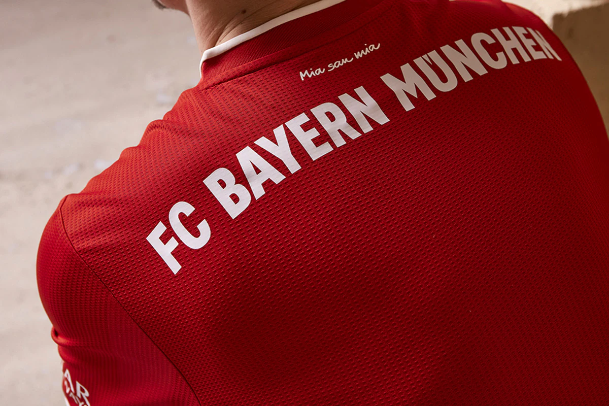 状态不佳！詹姆斯半场9投2中仅得4分，湖人领先9分