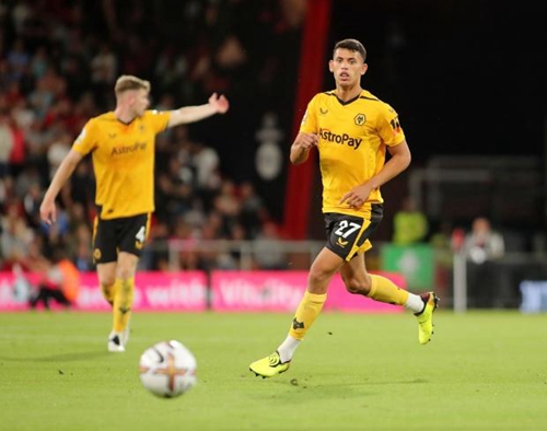 投篮得多练！阿门上半场7中3&三分3中0 得到6分3篮板2助攻（阿门投射仍需提升：半场7投3中、三分3投全失，收获6分3篮板2助攻）