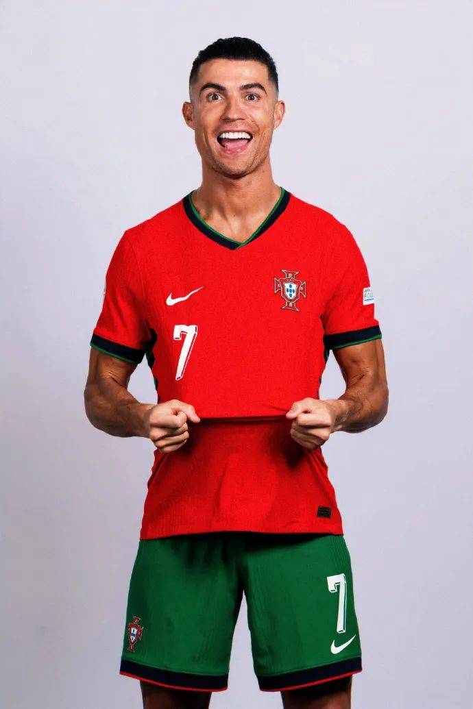 东西部得分王各砍10分，詹姆斯贡献劈扣，两队首节战平