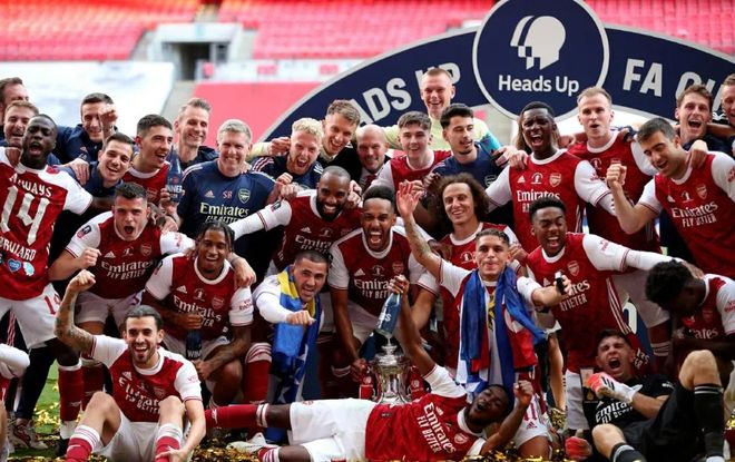 邮报：谢什科对曼联与纽卡都表达过兴趣，但他稍微倾向于红魔