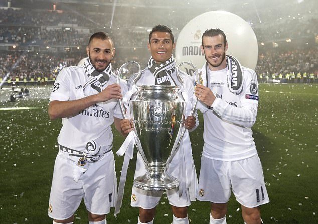 足球报：三镇正在寻找外教，邓卓翔将以助教或管理层身份留队（足球报：三镇物色外籍主帅，邓卓翔将留队担任助教或进入管理层）