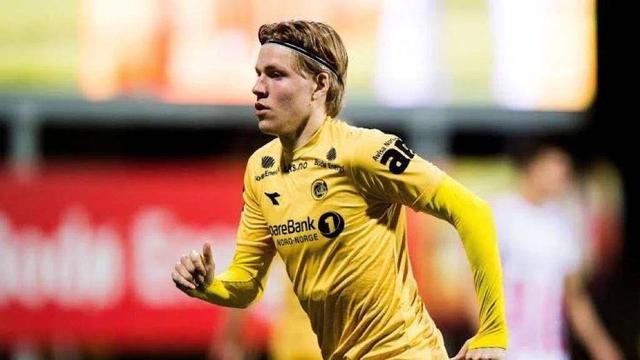 夕阳无限好，老年生活亦精彩（晚霞灿烂，银发人生同样精彩）