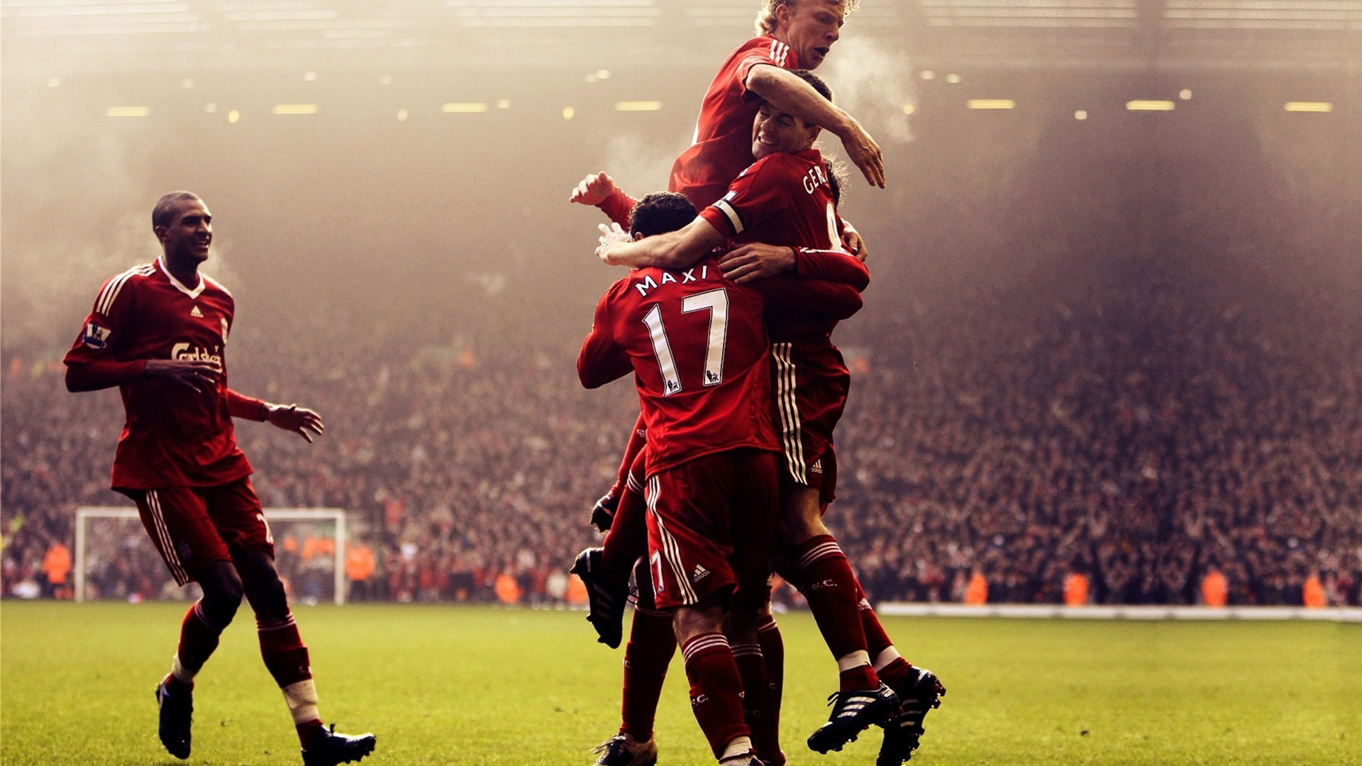 记者：哲凯赖什手指骨折，但他带伤坚持参加比赛和训练