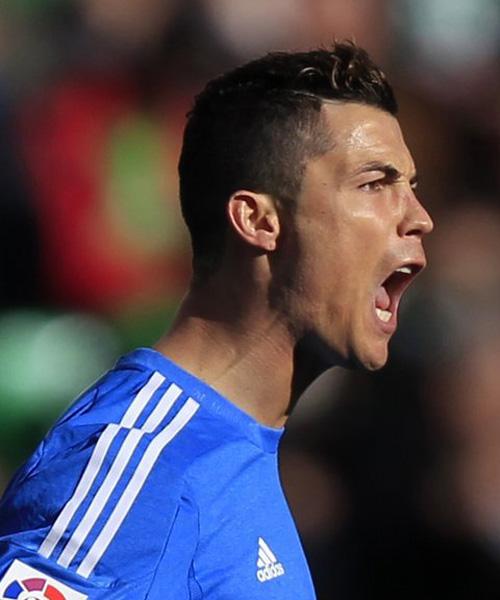 巴黎人报关注蓉城罚单：中国俱乐部因球迷种族歧视对方球员被罚6万欧