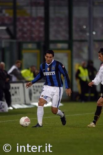 梅西职业生涯获得13座联赛冠军：西甲10冠、法甲2冠、美职联1冠